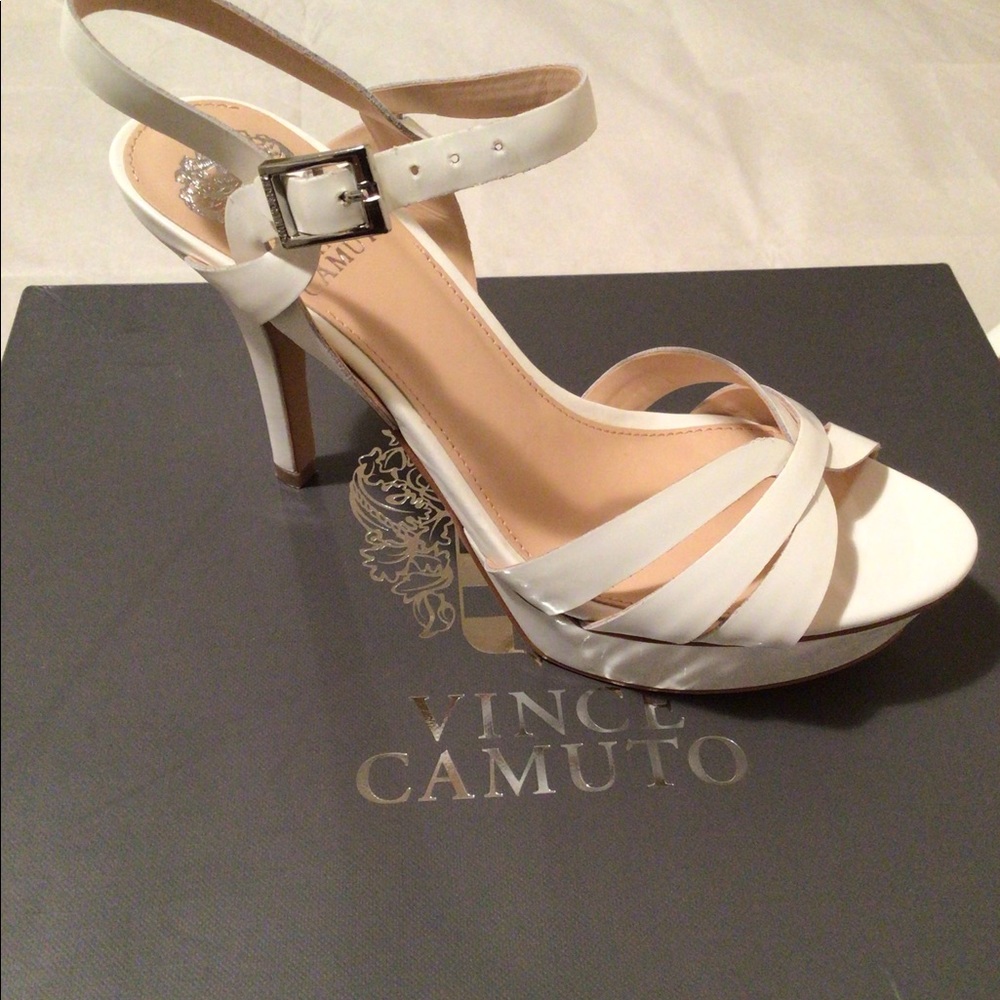 Vince camuto model new ivory size 7M